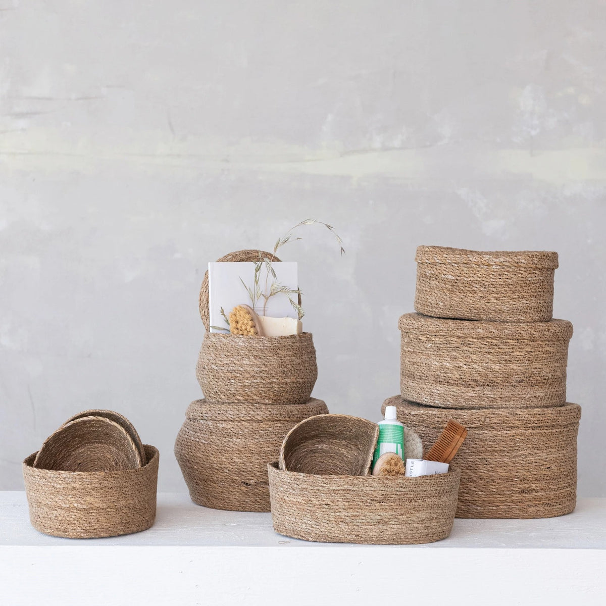 Oval Hand-Woven Seagrass Basket with Lid